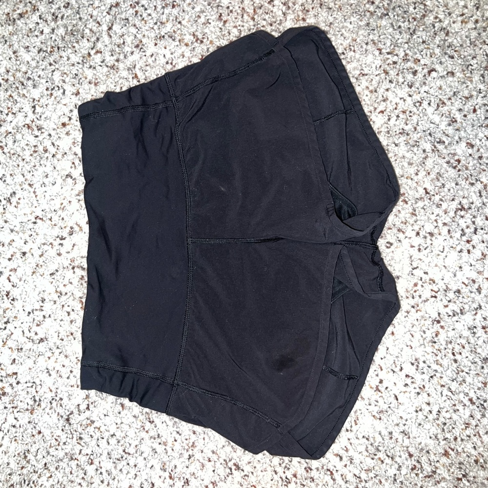 Black lululemon shorts SIZE: 4